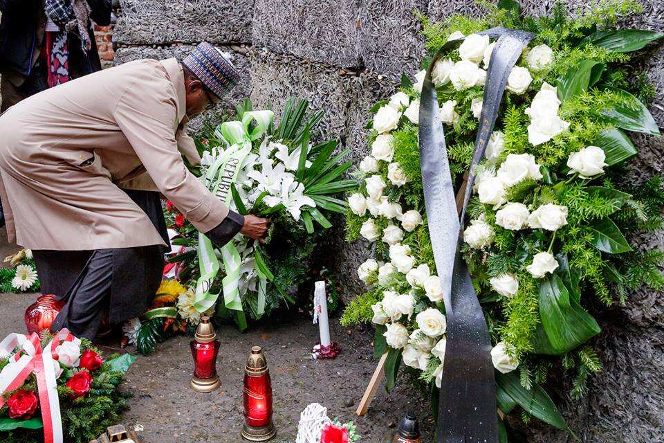 Buhari visits Auschwitz-Birkenau Museum in Poland, pays tribute to Holocaust victims (photos, video) Buhari visits Auschwitz-Birkenau Museum in Poland, pays tribute to Holocaust victims (photos, video)