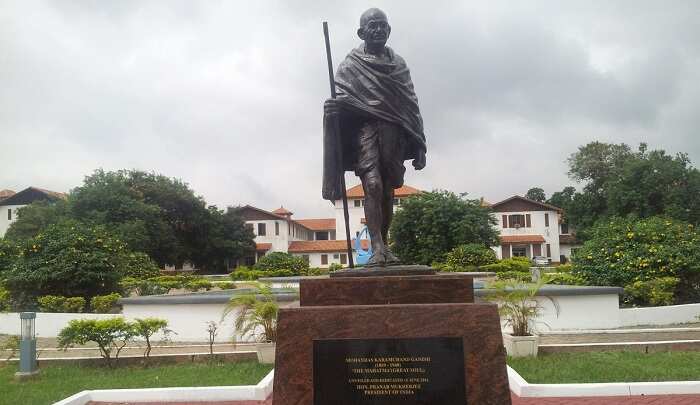 University of Ghana tears down ‘racist’ Gandhi’s statue University of Ghana tears down ‘racist’ Gandhi’s statue