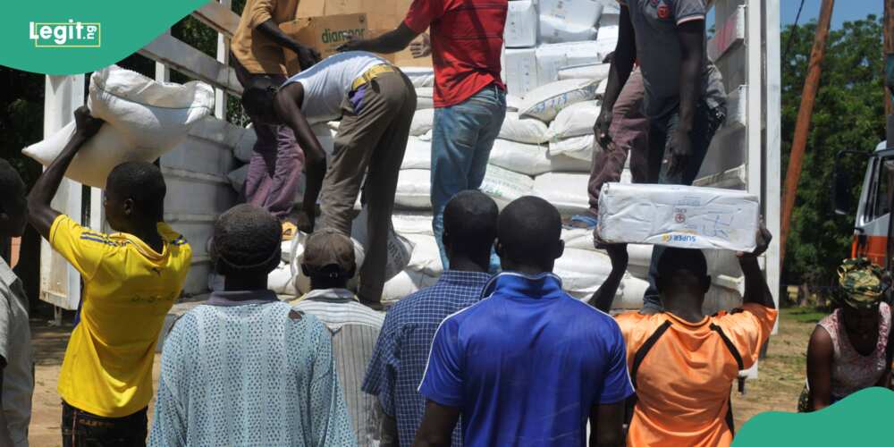 Hoodlums hijack trucks, steal food items in Niger state