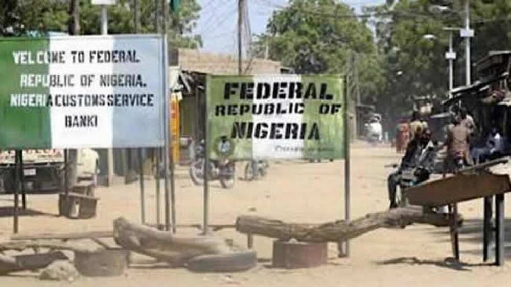 Border Border