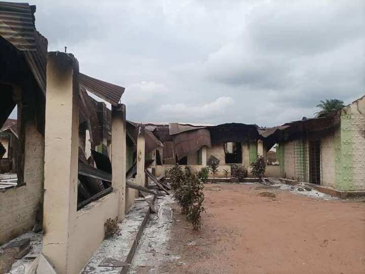 Breaking: Officers Killed as Hoodlums Bomb NIS Office, Torch Police Station in Abia, Release Suspects