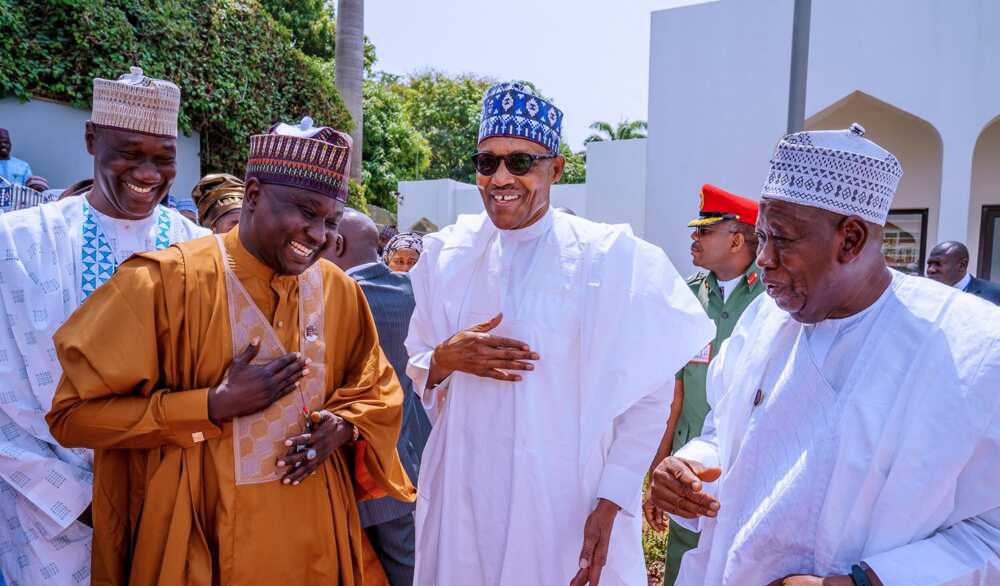 Kungiyar dattawan arewa ta yi wa Buhari wankin babban bargo kan rikicin Ganduje da Sarkin Kano Kungiyar dattawan arewa ta yi wa Buhari wankin babban bargo kan rikicin Ganduje da Sarkin Kano