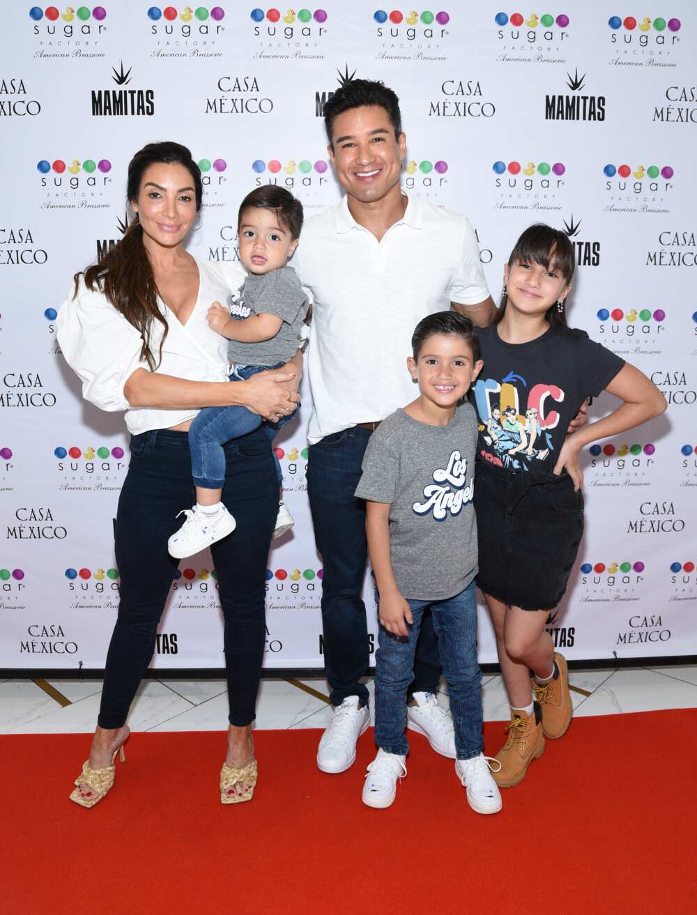 Wo is Mario Lopez's wife?