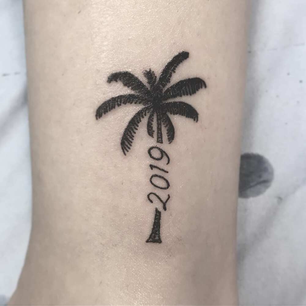 palm tattoos