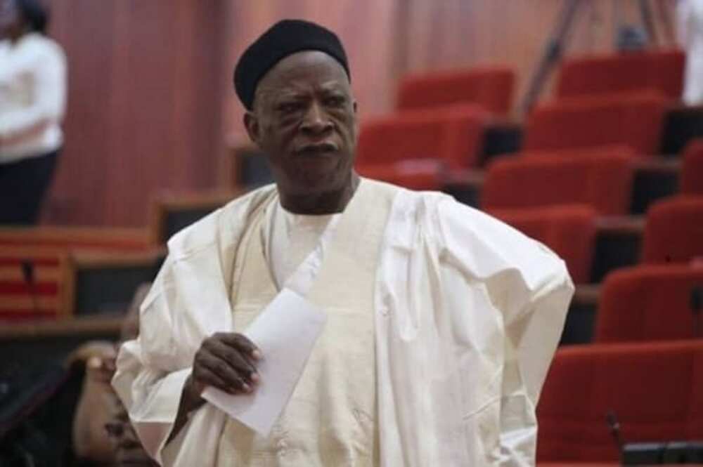 EndSARS: Sanata Adamu ya fallasa waɗanda su ke ɗaukar nauyin zanga zanga EndSARS: Sanata Adamu ya fallasa waɗanda su ke ɗaukar nauyin zanga zanga