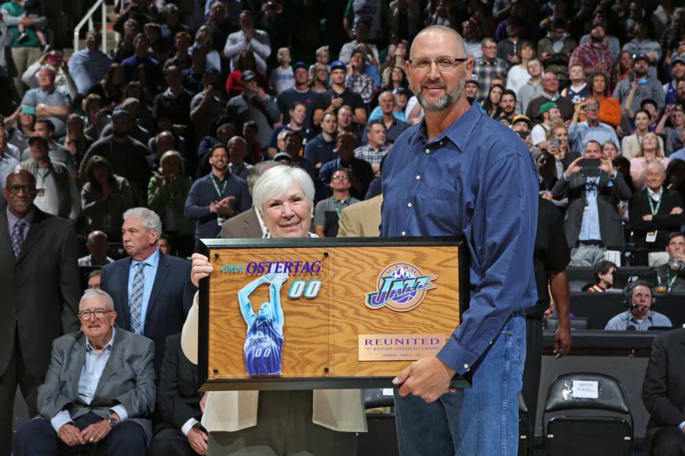 How many ex-NBA players are Jehovah's witnesses? How many ex-NBA players are Jehovah's witnesses?