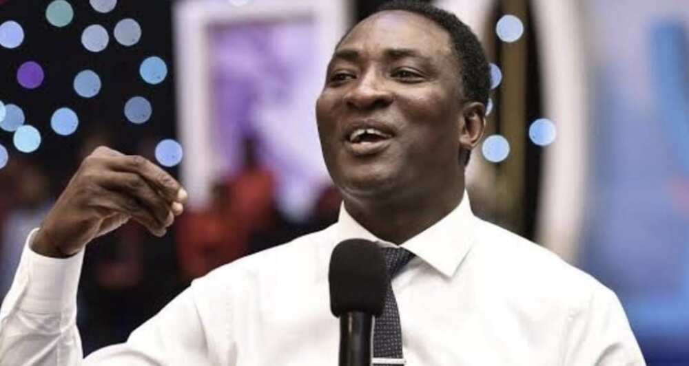 Prophet Jeremiah Fufeyin exposed Man with 4 wives and over 10 children lying to be a single dad