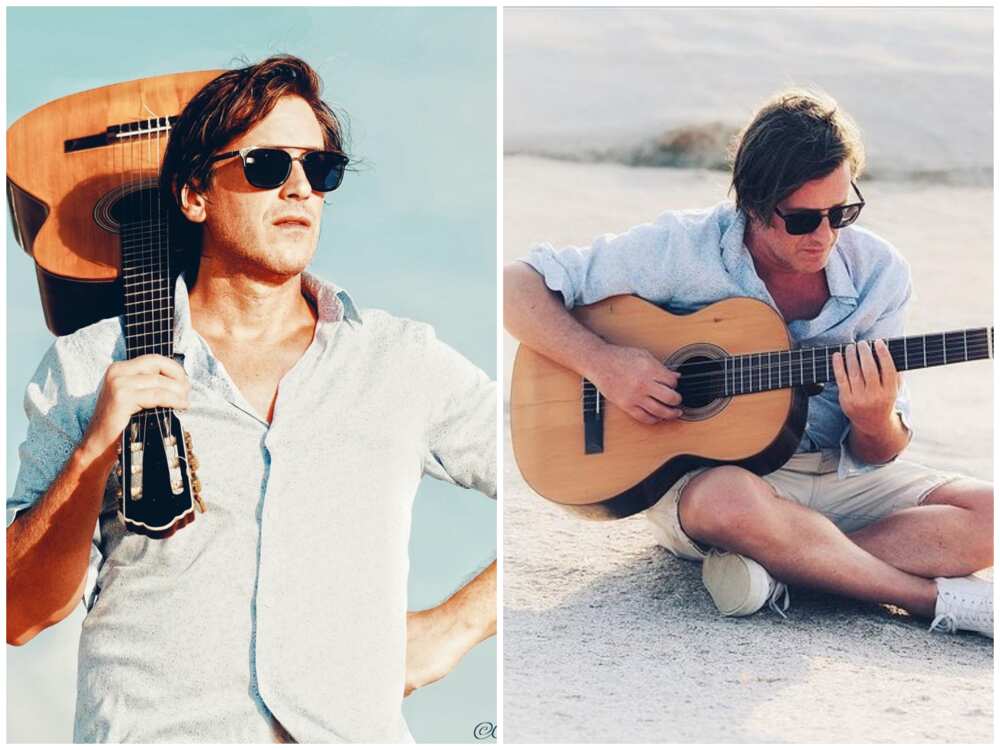 Thomas Dutronc en compagnie de sa guitare