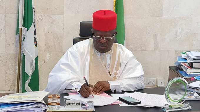 After allegation of assassination attempt, Umahi replies PDP chieftain, opens can of worms as Jonathan's wife's name is mentioned