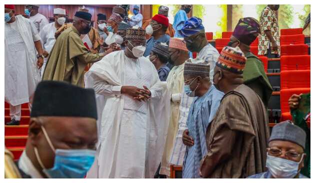 Senate boss Lawan having a chate with senators after plenary