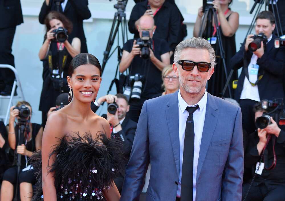 Vincent Cassel et Tina Kunakey avant la projection de « J'Accuse » lors de la 76e Mostra de Venise à la Sala Grande le 30 août 2019 à Venise, en Italie. Vincent Cassel et Tina Kunakey avant la projection de « J'Accuse » lors de la 76e Mostra de Venise à la Sala Grande le 30 août 2019 à Venise, en Italie.