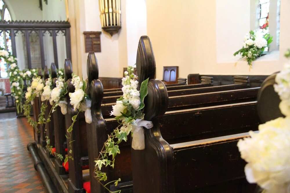 Flowers for pews decoration