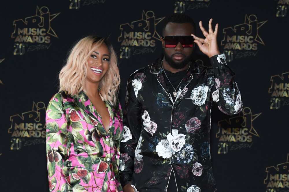 DemDem et Maitre Gims assistent à la 20e cérémonie des NRJ Music Awards au Palais des Festivals le 10 novembre 2018 à Cannes, France. (Photo par Stéphane Cardinale - Corbis/Corbis via Getty Images)