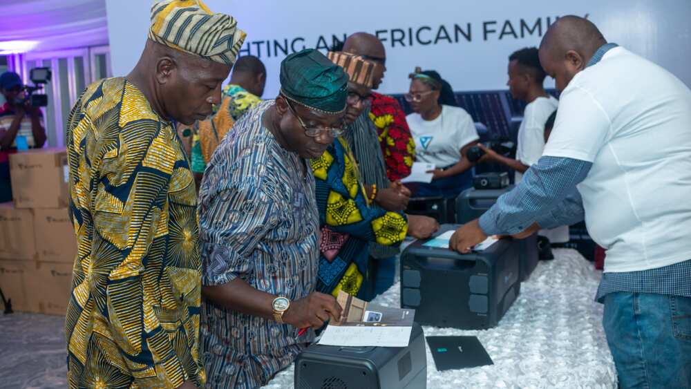 BLUETTI and YABATECH Holds 'Lighting an African Family' Charity Event BLUETTI and YABATECH Holds 'Lighting an African Family' Charity Event