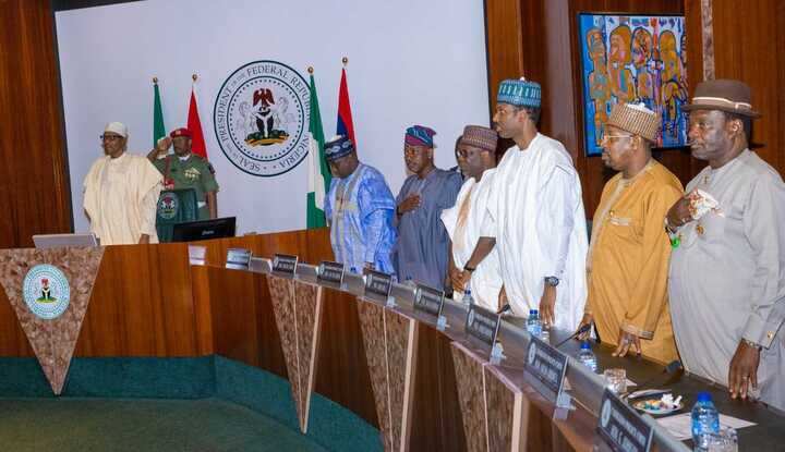 House committee disagrees with Buhari over naira policy