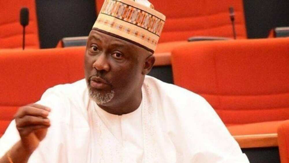 Ya kamata Buhari ya mika mulki dungurugum ga Osinbajo, in ji Dino Malaye Ya kamata Buhari ya mika mulki dungurugum ga Osinbajo, in ji Dino Malaye