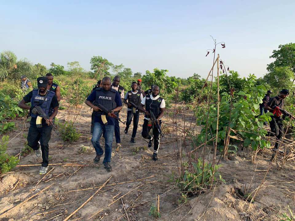 Ran maza ya baci - Hotunan Abba Kyari a lokacin da yake neman masu garkuwa da mutane a dajin Kaduna