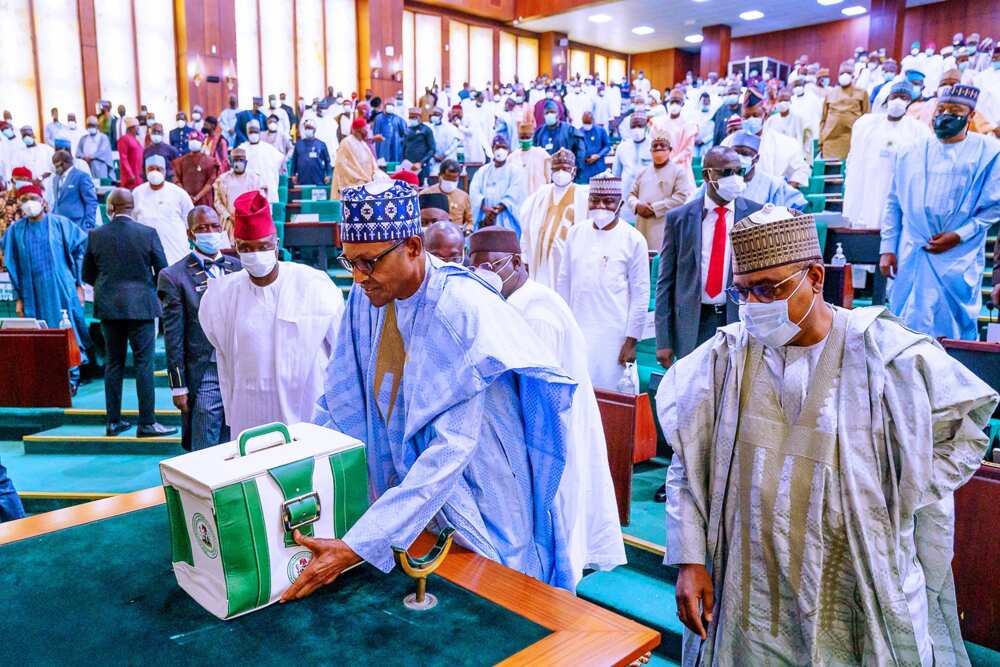 Buhari ya bayyana matakin da zai dauka a kan daukan ma'aikata ba bisa ka'ida ba Buhari ya bayyana matakin da zai dauka a kan daukan ma'aikata ba bisa ka'ida ba