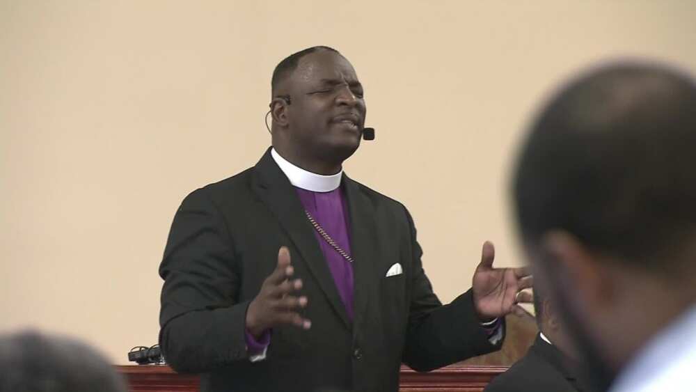 Who is a pastor according to the Bible? Who is a pastor according to the Bible?