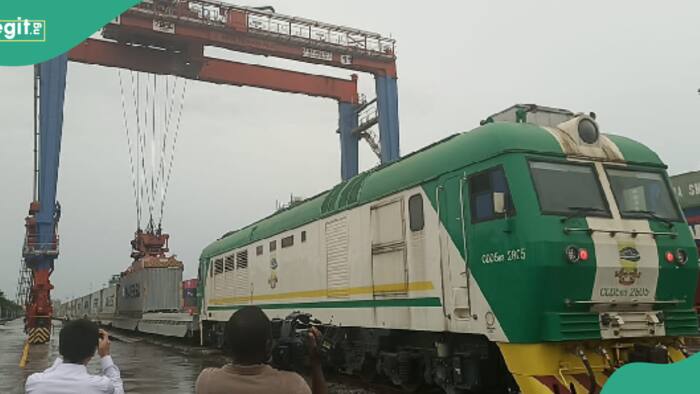 "3 trains per day": FG begins movement of containers from Apapa Port by rail