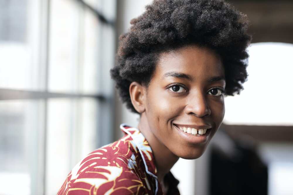 How to soften natural hair without relaxer: valuable tips (2022) How to soften natural hair without relaxer: valuable tips (2022)