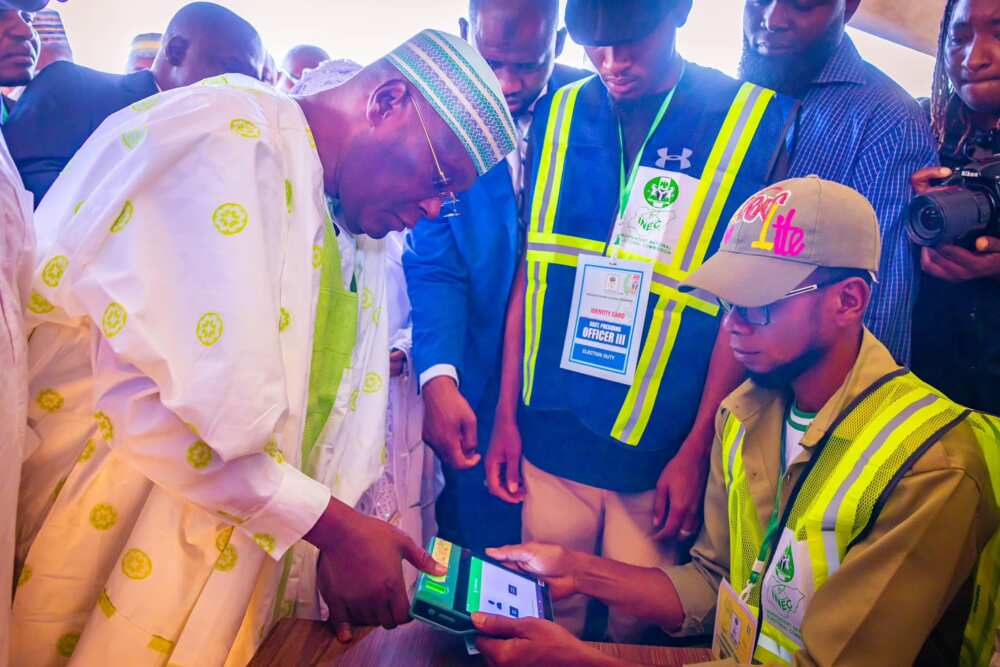 Atiku Abubakar casting his vote/INEC/PDP/BVAS/2023 Presidential Election