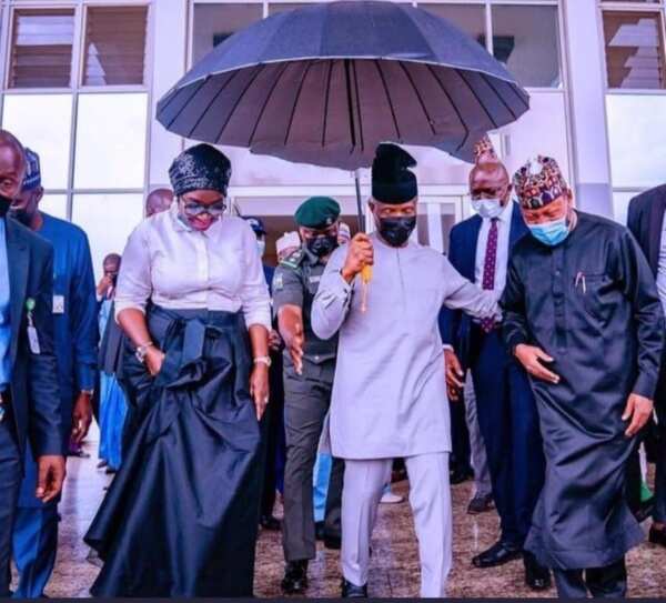 Viral Picture of VP Osinbajo Holding Umbrella by Himself during Rain Melts Heart; Many Praise Him