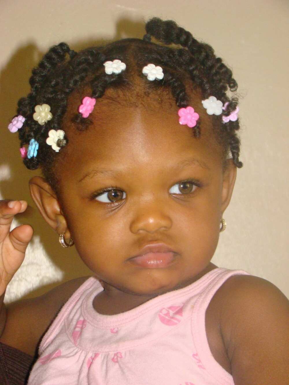 Toddler braided hairstyles with beads for girls - Legit.ng