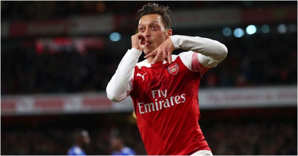 Piers Morgan offers Mesut Ozil lift to airport amid Fenerbahce deal agreement
