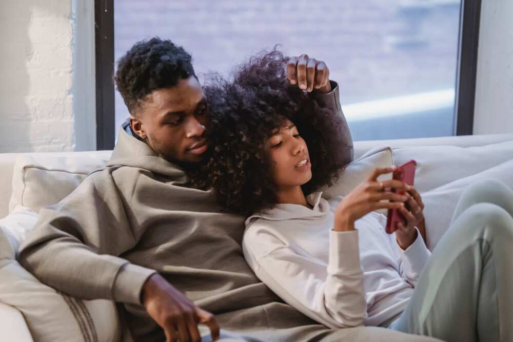 Questions to ask a guy that a girl wants to know Questions to ask a guy that a girl wants to know