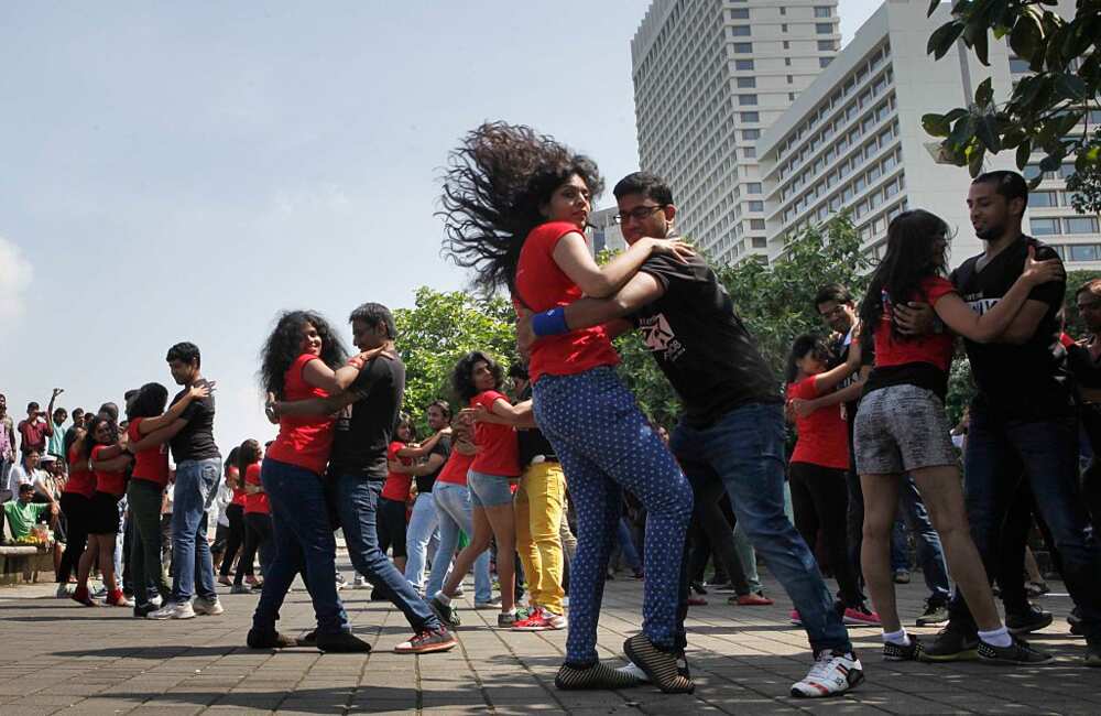 Tout savoir sur le Zouk: le danser, ses origines, ses tubes