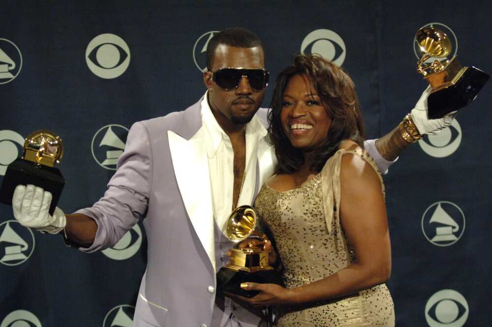 Kanye West et sa mère Donda West (Photo de Jeff Kravitz/FilmMagic, Inc)