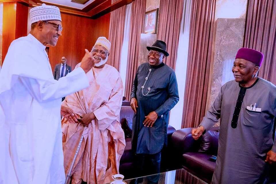 Buhari a taron magabata Buhari a taron magabata