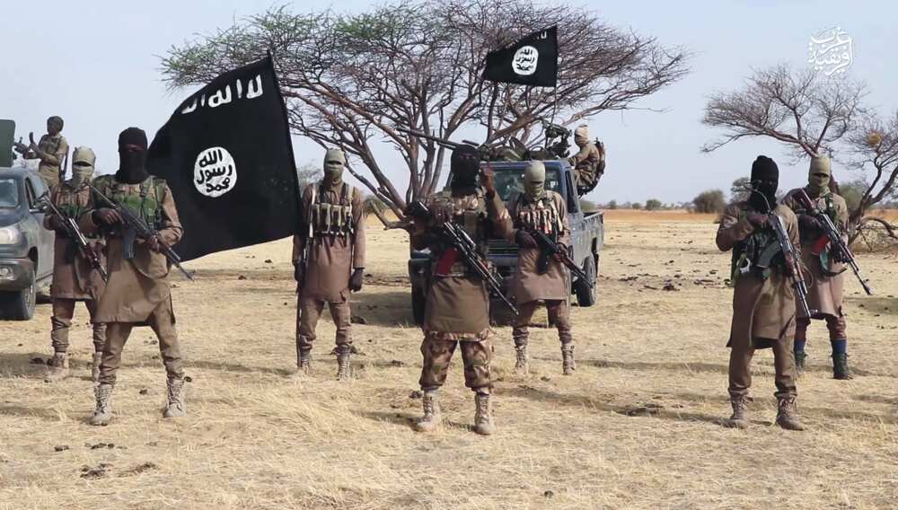 Da dumi-dumi: ISWAP sun fatattaki wasu mazauna daga gidajensu a jihar Borno Da dumi-dumi: ISWAP sun fatattaki wasu mazauna daga gidajensu a jihar Borno