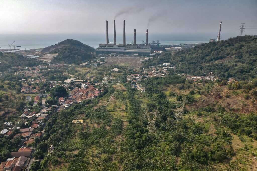 Penduduk lokal dan LSM menuduh Bank Dunia mendukung perluasan pembangkit listrik tenaga batu bara di Indonesia