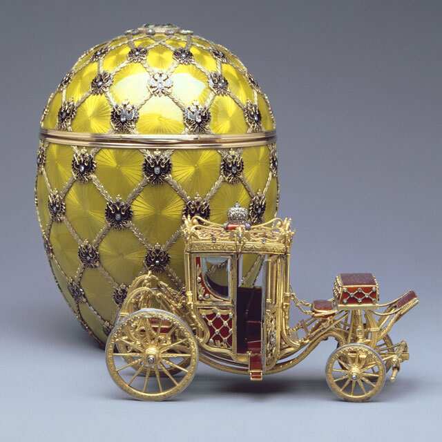 This egg is accompanied by a 18th century carriage. Photo source: Faberge