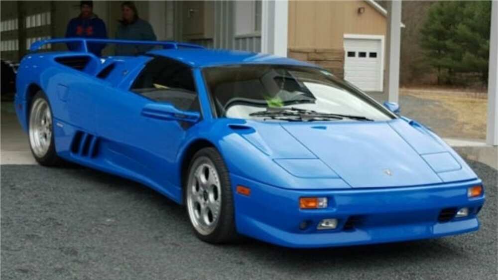 The blue Lambo looks clean despite being a classic.
Photo source: Insider