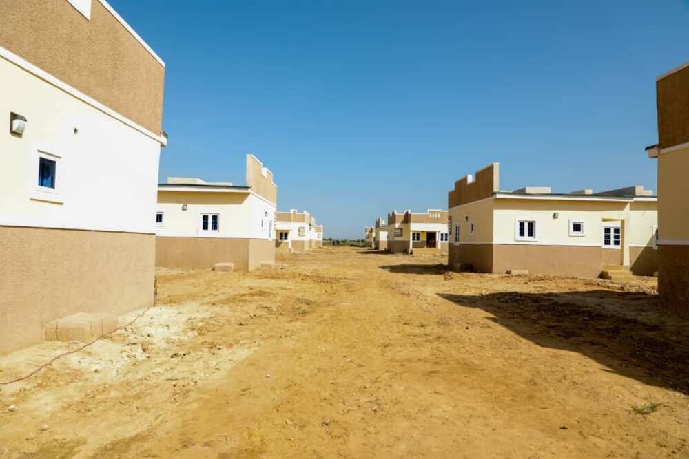 Gwamna Babagana Umara Zulum ya bude sabbin gidaje 50 da ya ginawa kananan malaman jami'ar UNIMAID Gwamna Babagana Umara Zulum ya bude sabbin gidaje 50 da ya ginawa kananan malaman jami'ar UNIMAID