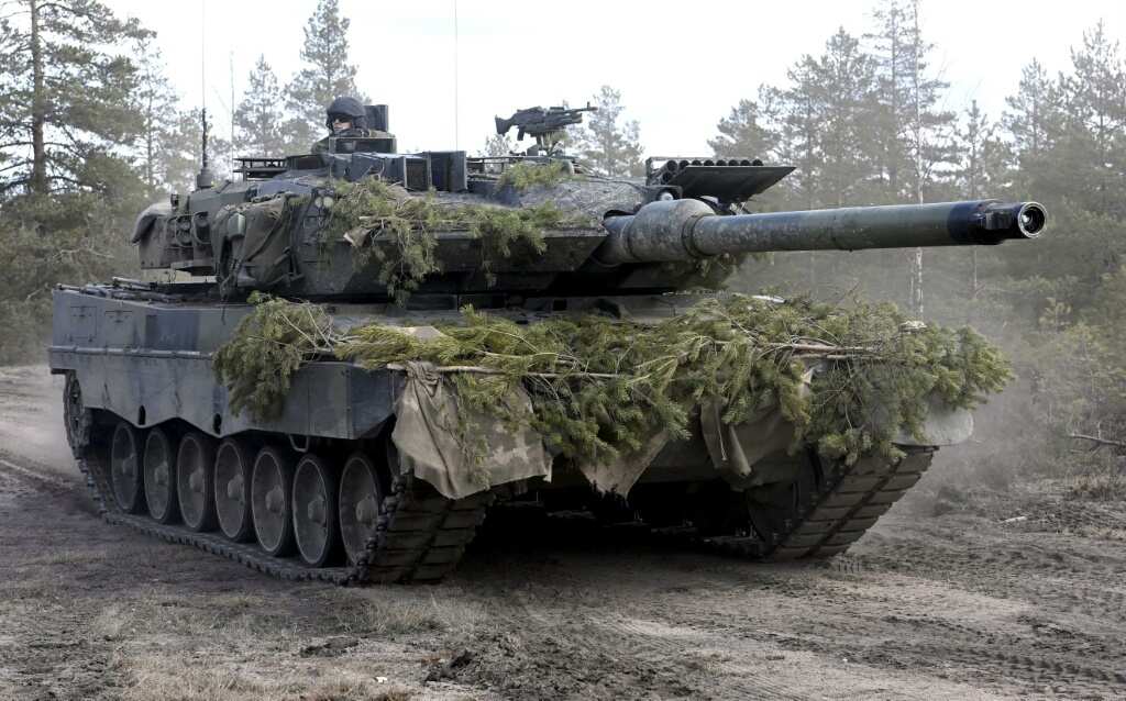 Pressure builds on Berlin to send battle tanks to Ukraine