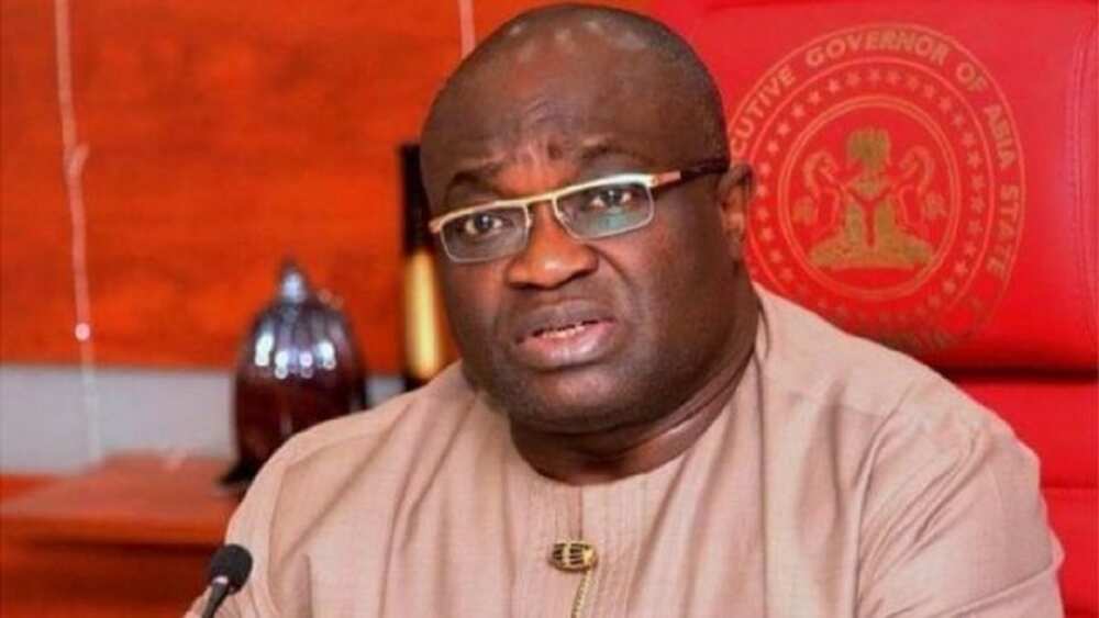 Dalilin da yasa ba zan bar PDP ba, Gwamna Ikpeazu ya magantu