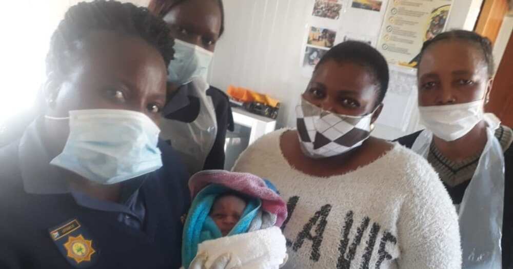 Hero SAPS officers assist woman giving birth at police station