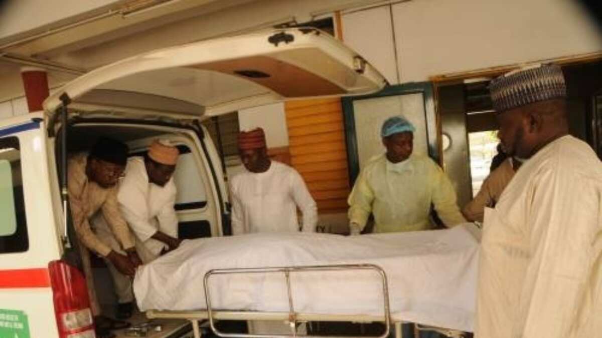 Shagari’s body leaving the National Hospital, Abuja