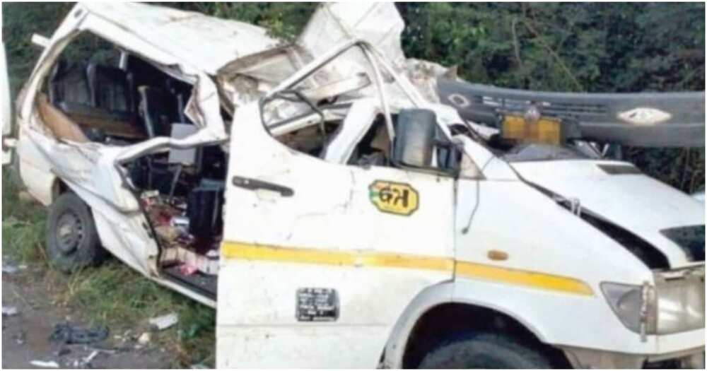 Tragedy as 6 players die after team bus plunged into river Tragedy as 6 players die after team bus plunged into river