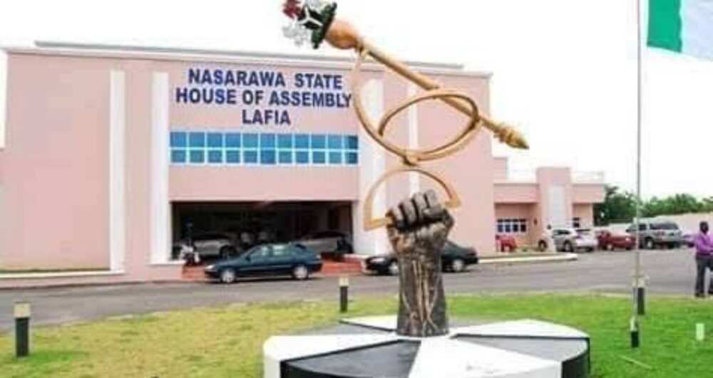 'Yan sanda sun kulle majalisar dokokin jihar Nasarawa 'Yan sanda sun kulle majalisar dokokin jihar Nasarawa