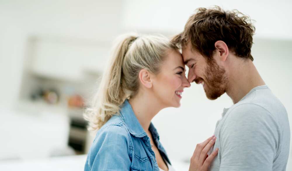 bisous entre amoureux bisous entre amoureux