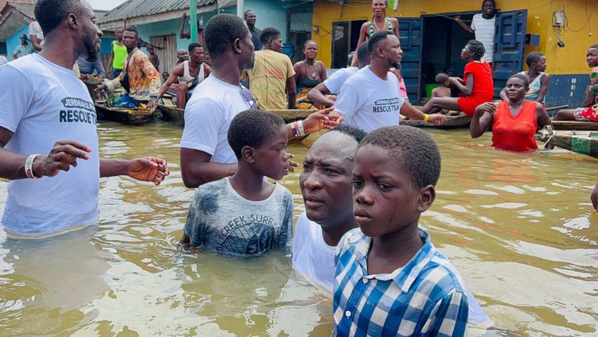 PHOTOS: Nigerian pastor donates huge cash to flood victims in Niger Delta