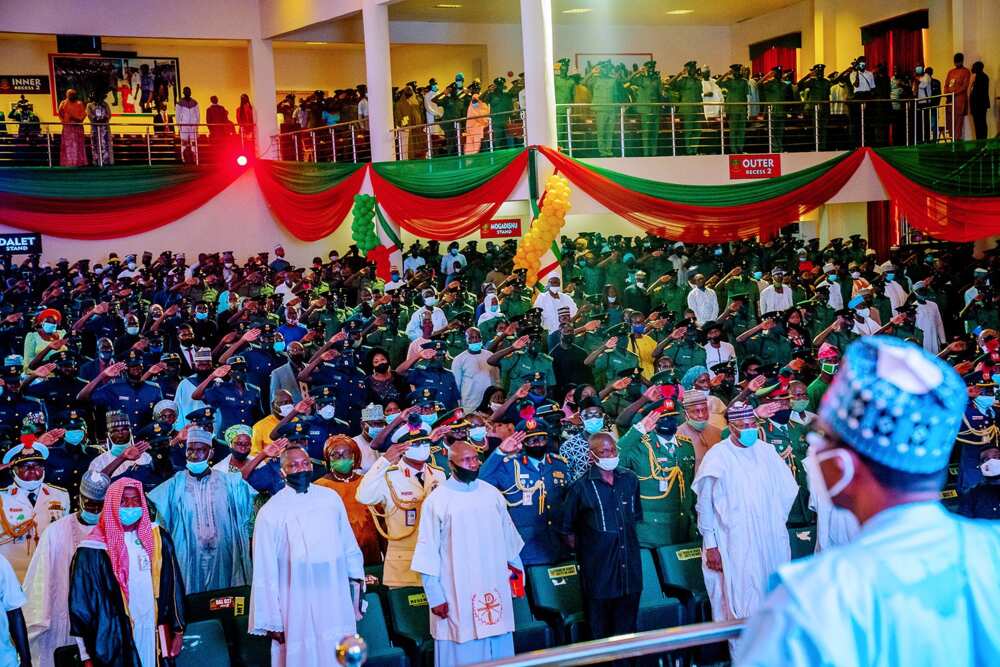 Shugaba Buhari ya halarci taron yayen sabbin Sojoji a NDA (Hotuna) Shugaba Buhari ya halarci taron yayen sabbin Sojoji a NDA (Hotuna)