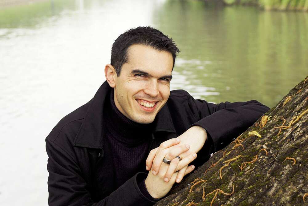 Biographie de Maxime Chattam: tout sur le romancier français Biographie de Maxime Chattam: tout sur le romancier français
