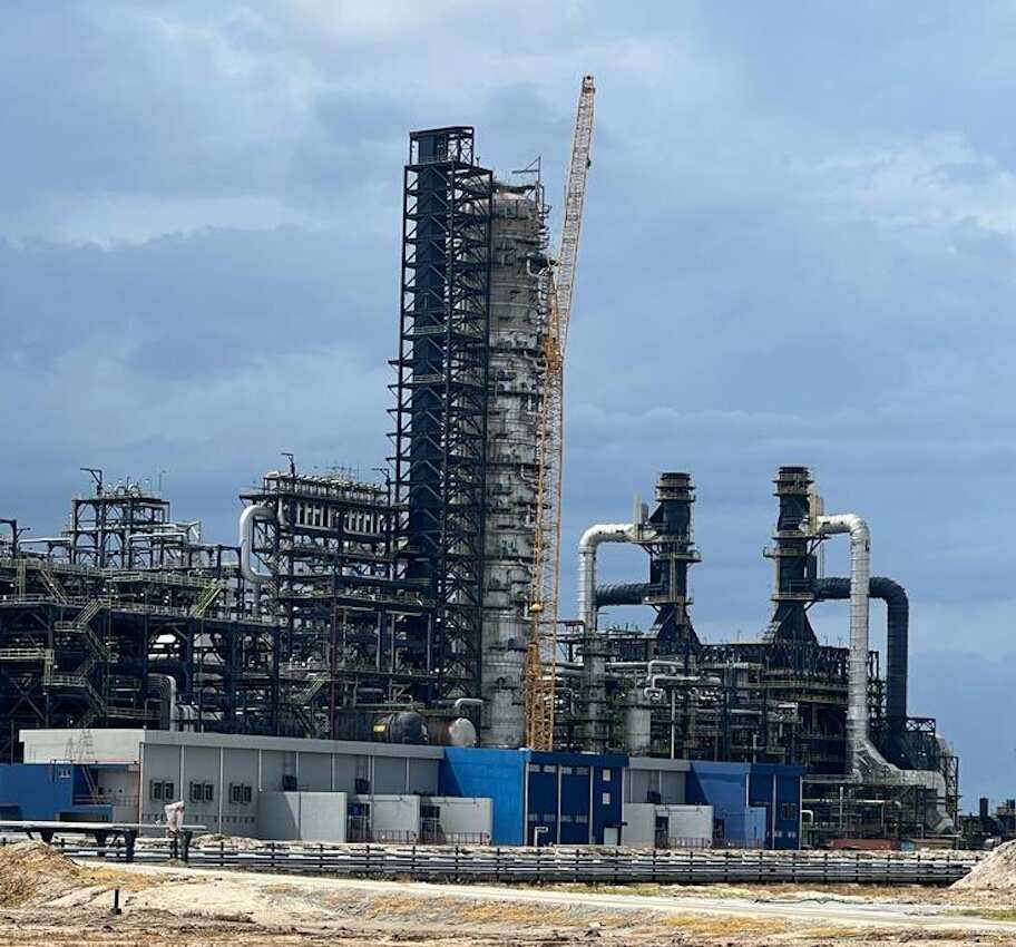 Aliko Dangote Repays 70% Of Bank Loan Used In Constructing Refinery ...