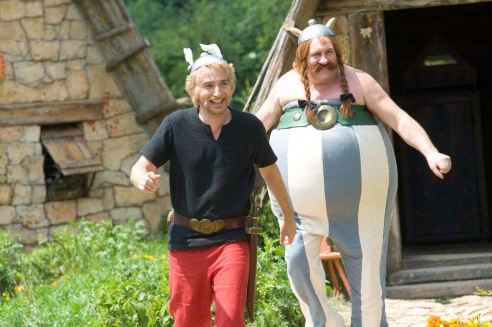 Les acteurs Edouard Baer et Gérard Depardieu sur le tournage d'Astérix & Obélix : Au service de sa Majesté, d'après la BD